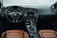 2013-Volkswagen-Golf-7-Interior-4.jpg