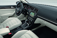 2013-Volkswagen-Golf-7-Interior-6.jpg