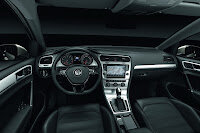 2013-Volkswagen-Golf-7-Interior-7.jpg
