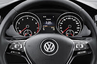 2013-Volkswagen-Golf-7-Interior-11.jpg
