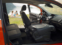 2013-Ford-B-MAX-MPV-Interior-New-2.jpg