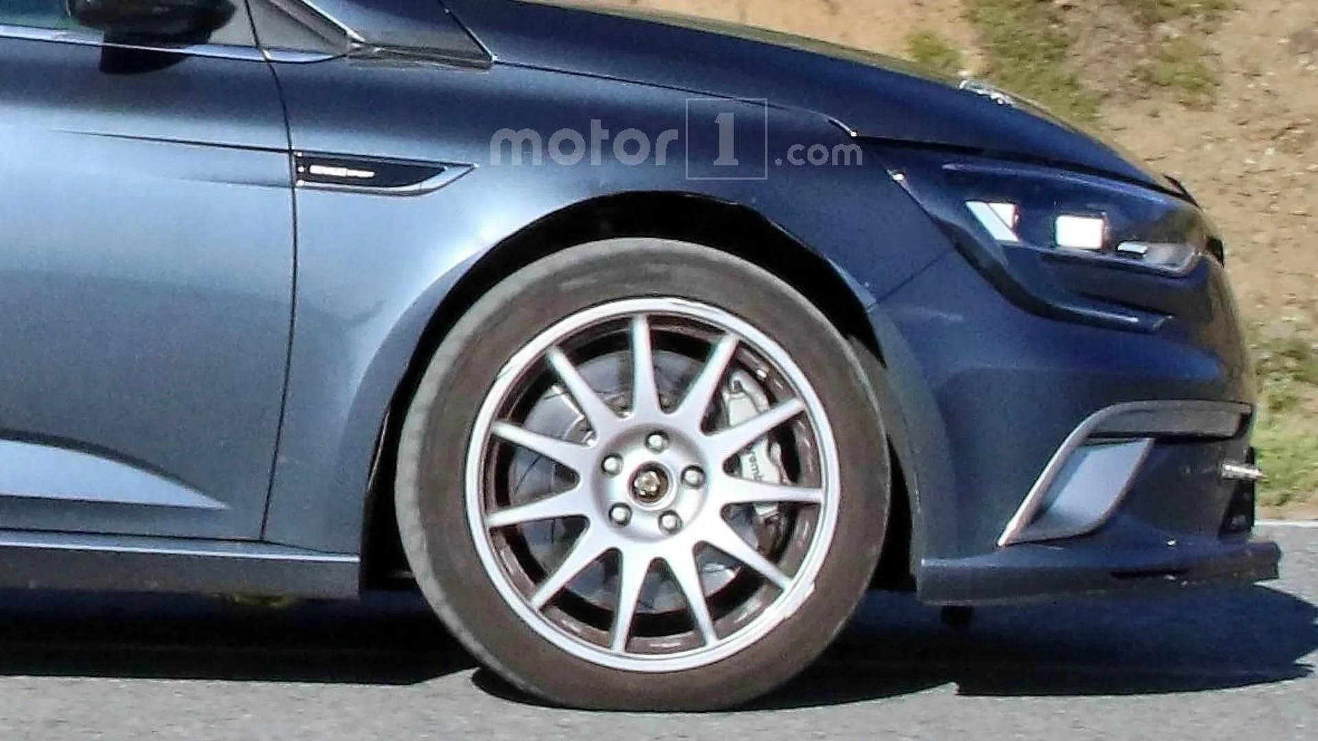 2018-renault-megane-rs-spy-photo.webp