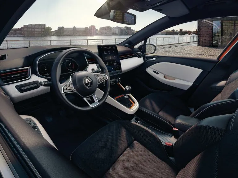 9715574e-2020-renault-clio-interior-7-768x576.webp
