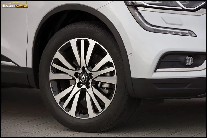 koleos-initialeparis17.webp