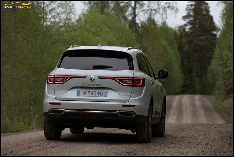 koleos-initialeparis25.webp