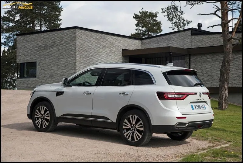 koleos-initialeparis32.webp
