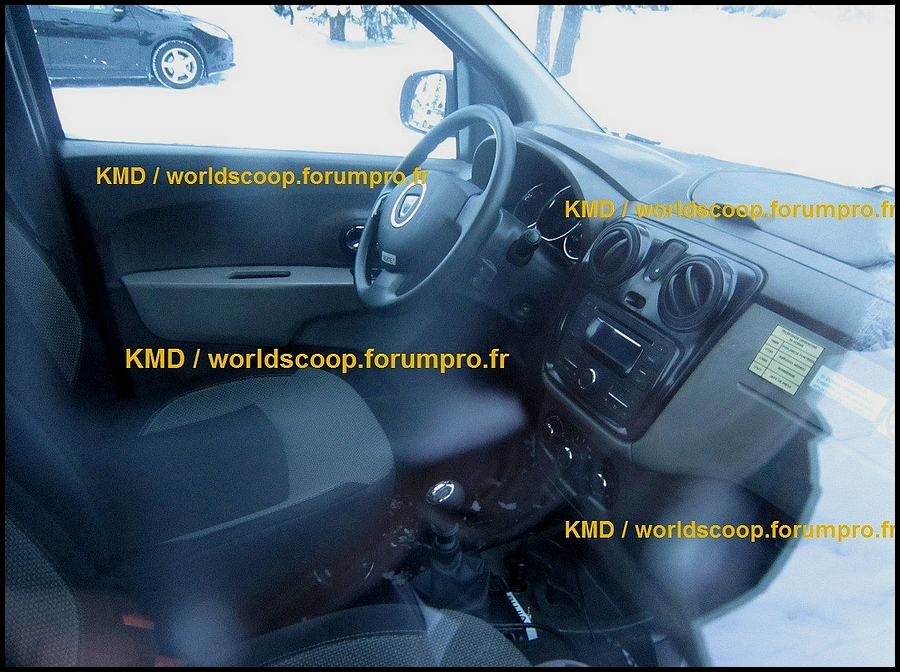 Lodgy_2012_la_planche_de_bord_by_KMS_for_Worldsc.webp