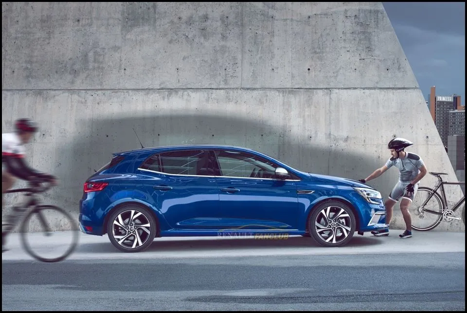 megane4gt-b.webp