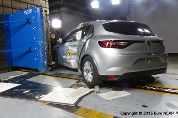renault_megane_2015_pole1-media-gallery.webp