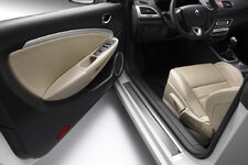 2011-Renault-Megane-Coupe-Cabriolet-Car-Door.jpg