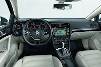 2013-Volkswagen-Golf-7-Interior-3.jpg