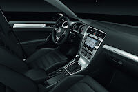 2013-Volkswagen-Golf-7-Interior-9.jpg