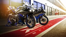 2014-Yamaha-YZF-R1-EU-Race-Blu-Static-009.jpg