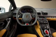 2015-Lamborghini-Huracan-cockpit.jpg