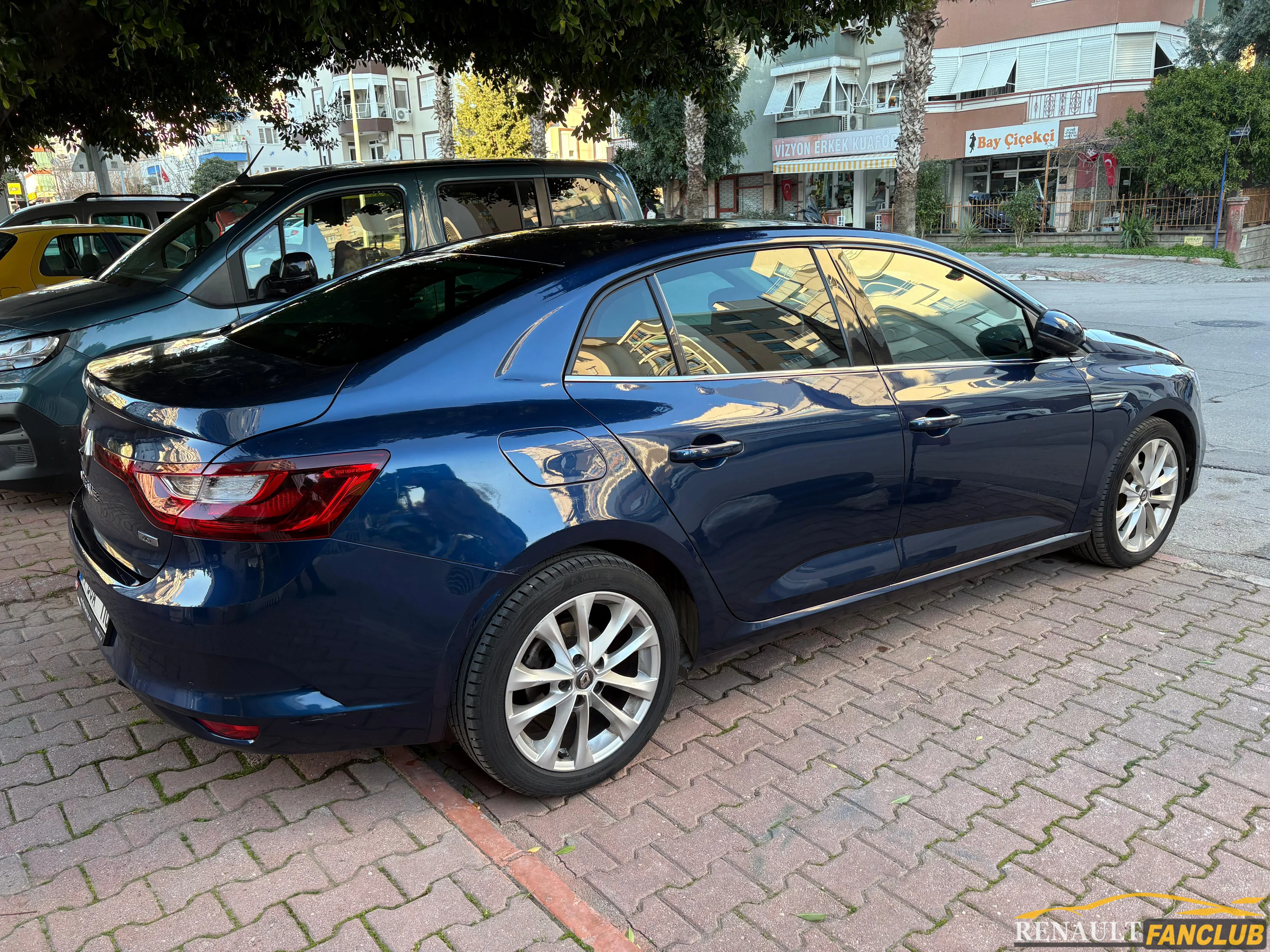megane.webp